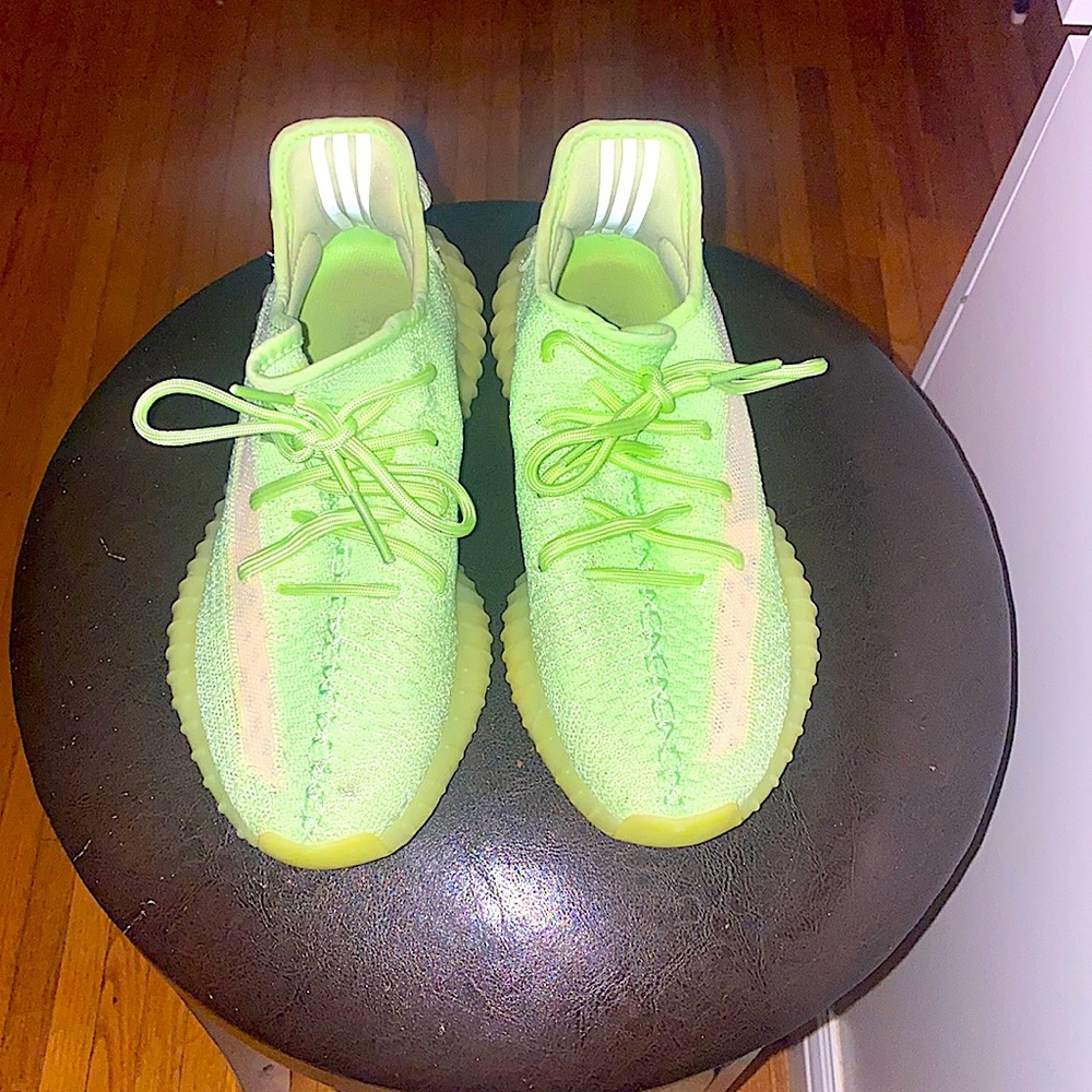 Yeezy Boost 350 V2 Gid Glow Sneakers